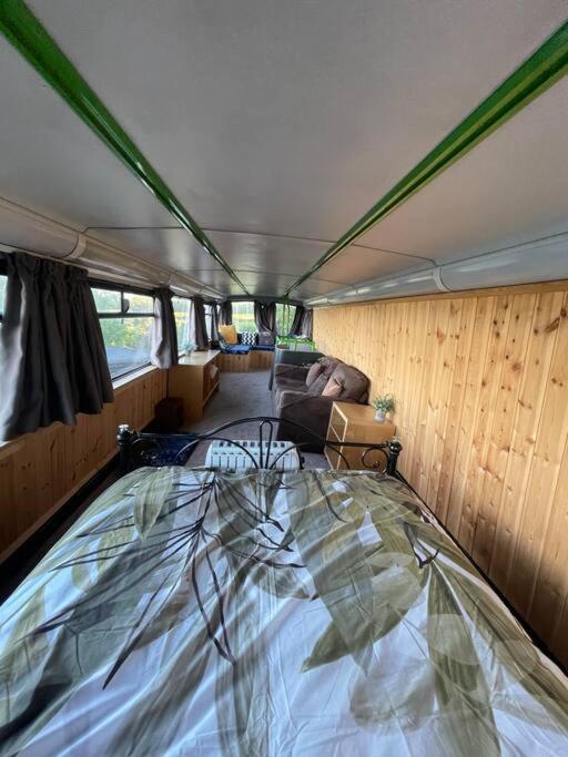 The Green Bus And The Lodge Вудсток Экстерьер фото